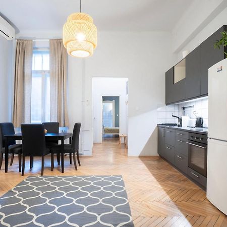 Super Comfort Apartment With 3 Rooms Next To Opera 부다페스트 외부 사진